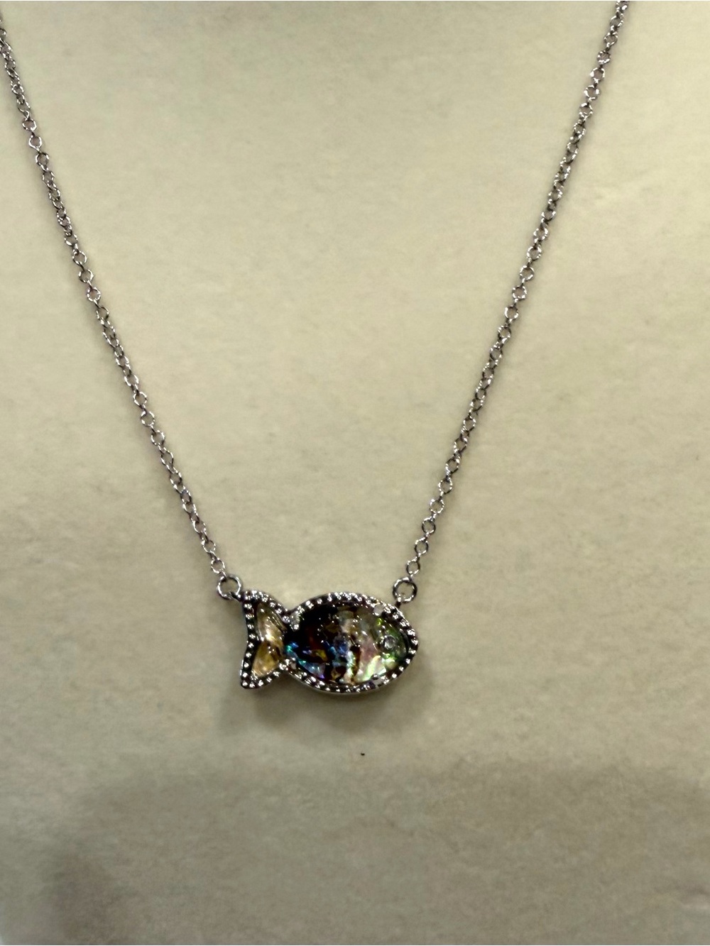 Kendra Scott Iridescent Abalone Fish Necklace - Silver 16” New - Picture 5 of 6